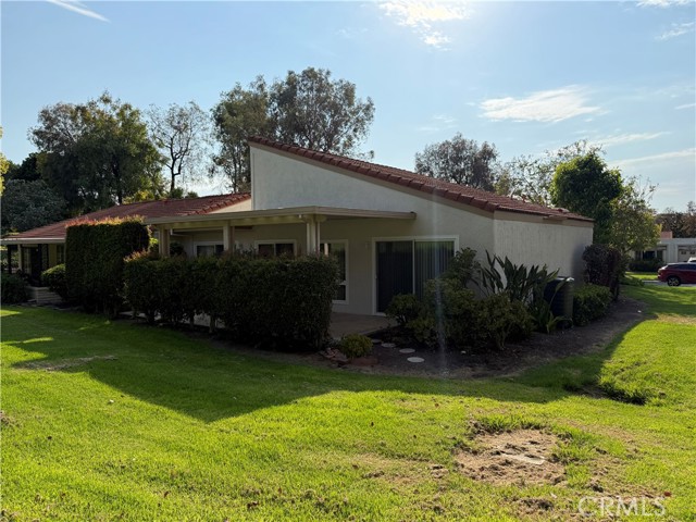 5460 Paseo Del Lago E, Laguna Woods CA: https://media.crmls.org/medias/0237383e-d89b-4f71-ad0c-c8442fb77f28.jpg
