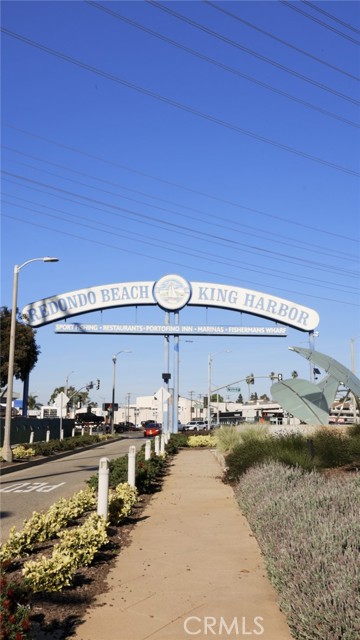 Detail Gallery Image 6 of 50 For 107 S Helberta Avenue #4,  Redondo Beach,  CA 90277 - 3 Beds | 3 Baths