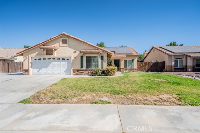 Detail Gallery Image 1 of 46 For 15982 Holly Brook Ln, Victorville,  CA 92395 - 4 Beds | 3 Baths