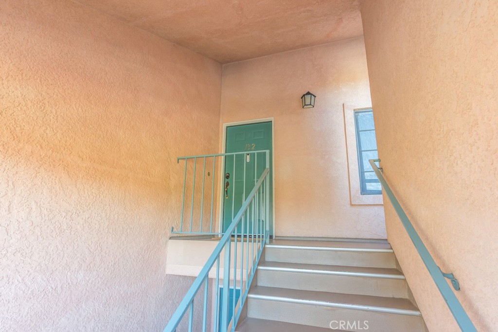 https://media.crmls.org/medias/02396951-81cb-48ce-b04d-9f6829d9070b.jpg?preset=X-Large