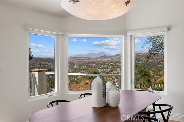 1110 Novilunio, San Clemente CA: https://media.crmls.org/medias/02398a03-c961-4268-8af1-8202342e5464.jpg