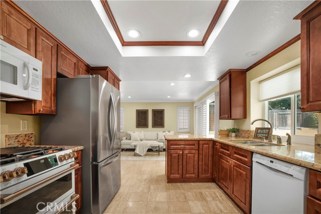 22705 Robin Way, Grand Terrace CA: https://media.crmls.org/medias/02399acb-dfec-452a-9ee4-9212f8c7fbf2.jpg