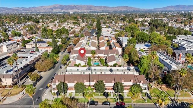 Detail Gallery Image 4 of 47 For 19451 Sherman Way #301,  Reseda,  CA 91335 - 3 Beds | 2/1 Baths