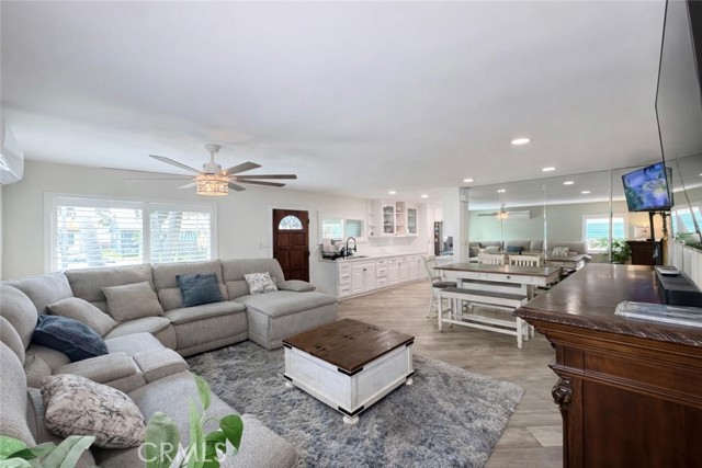 Detail Gallery Image 3 of 26 For 161 W Harcourt St, Long Beach,  CA 90805 - 3 Beds | 2 Baths