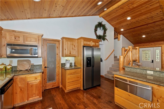 Detail Gallery Image 16 of 63 For 1010 Heritage Trl, Big Bear City,  CA 92314 - 4 Beds | 4 Baths
