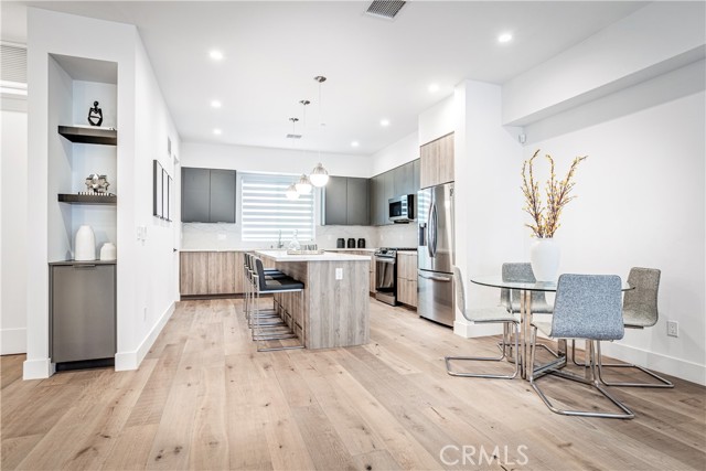 Detail Gallery Image 6 of 20 For 1567 Hi Point St, Los Angeles,  CA 90035 - 3 Beds | 3/1 Baths