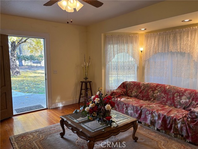 Detail Gallery Image 7 of 41 For 2027 Palm Ave, Chico,  CA 95926 - 3 Beds | 2 Baths