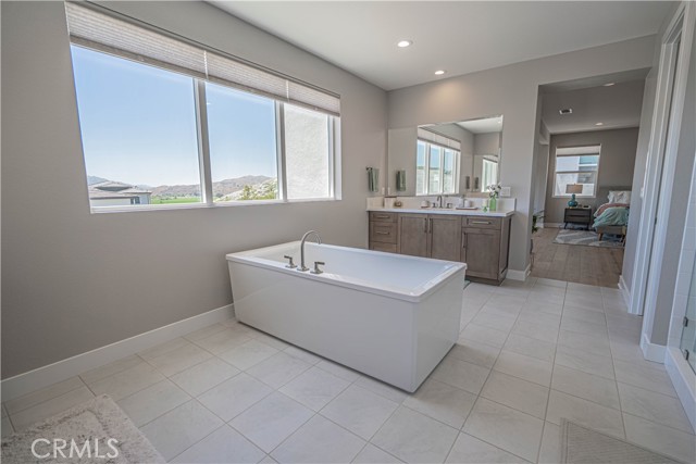 27871 Screenplay Place, Valencia CA: https://media.crmls.org/medias/023dbe94-7510-4def-ab43-2b57c17f7025.jpg