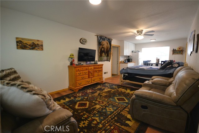 889 Mcalister Road, Big Bear CA: https://media.crmls.org/medias/023f1725-c47d-41a0-8abe-ee190bfb9338.jpg