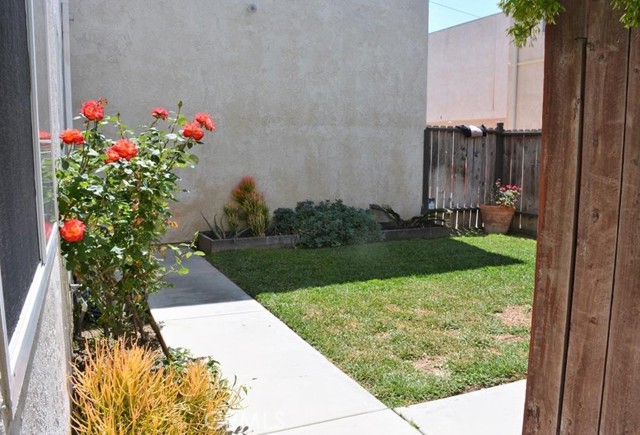Detail Gallery Image 18 of 22 For 322 19th St #C,  Huntington Beach,  CA 92648 - 2 Beds | 1 Baths
