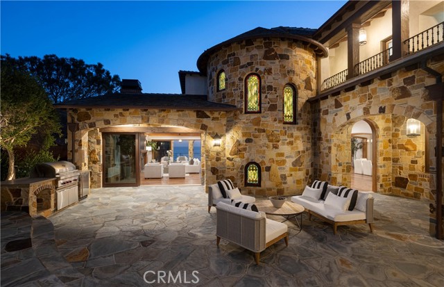 Detail Gallery Image 16 of 46 For 177 Shorecliff Rd, Corona Del Mar,  CA 92625 - 5 Beds | 5/5 Baths