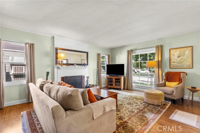 Detail Gallery Image 4 of 46 For 2871 Daisy Ave, Long Beach,  CA 90806 - 3 Beds | 2 Baths