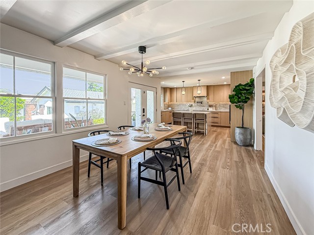 Detail Gallery Image 14 of 54 For 22245 Welby Way, Woodland Hills,  CA 91303 - 4 Beds | 3 Baths