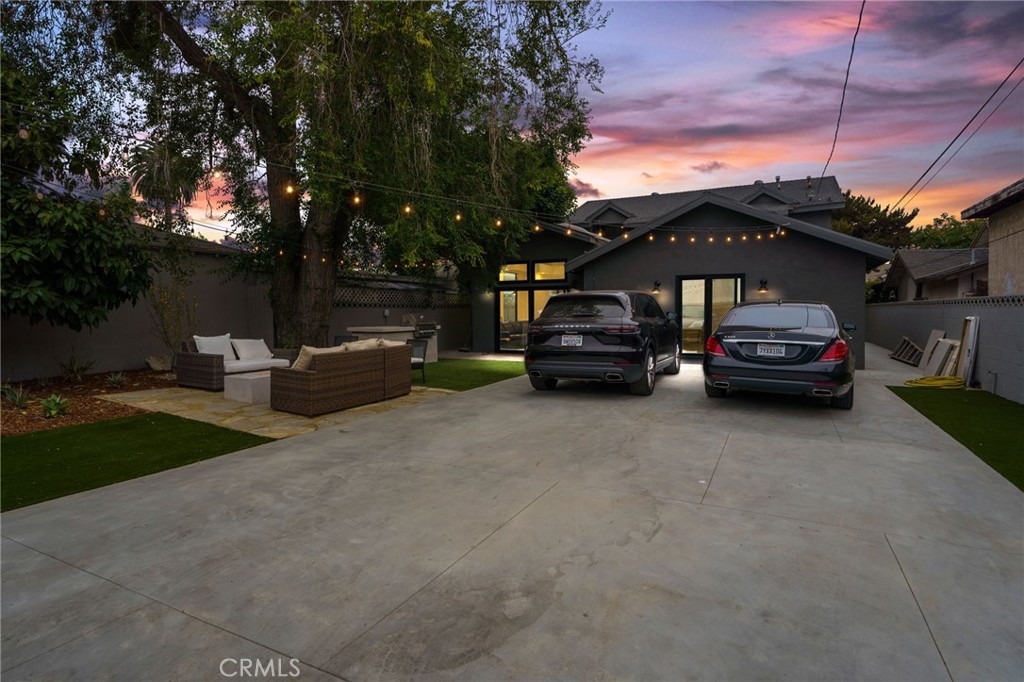 https://media.crmls.org/medias/02423cf4-ad50-4196-87e3-d2aab8f76ac1.jpg?preset=X-Large