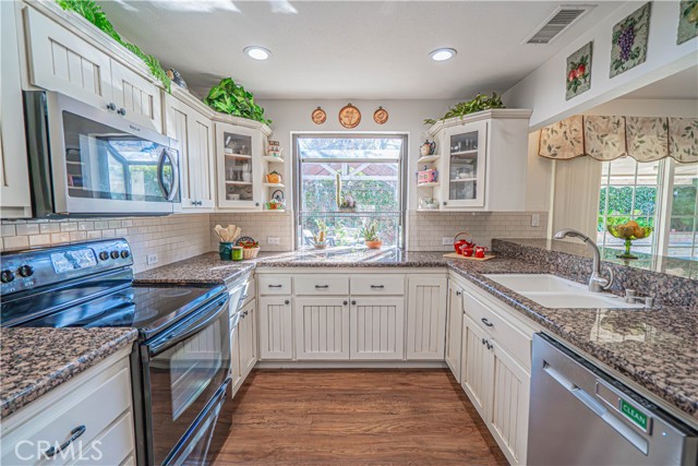Detail Gallery Image 3 of 59 For 23514 via Decano, Valencia,  CA 91355 - 4 Beds | 2 Baths