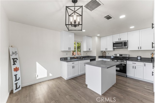 Detail Gallery Image 7 of 38 For 40131 E 174th St, Palmdale,  CA 93591 - 4 Beds | 2 Baths