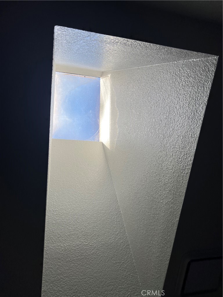https://media.crmls.org/medias/0242d5f6-12c3-4ee4-9eff-daadabfb303f.jpg?preset=X-Large