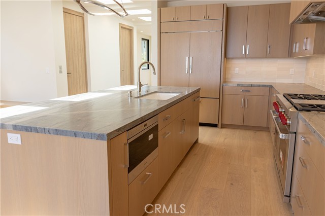 Detail Gallery Image 29 of 56 For 404 16th St, Manhattan Beach,  CA 90266 - 5 Beds | 5/2 Baths