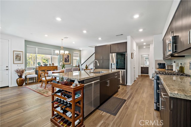 15210 Horizon Street, Fontana CA: https://media.crmls.org/medias/02432807-d746-46a0-a234-574a4cf5ef81.jpg