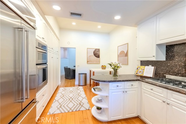 Detail Gallery Image 8 of 24 For 20950 Oxnard St #63,  Woodland Hills,  CA 91367 - 3 Beds | 2/1 Baths