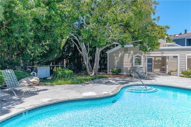 20251 Cape Coral Lane, Huntington Beach CA: https://media.crmls.org/medias/0244addb-3bac-4d48-9995-58bf90dd4376.jpg