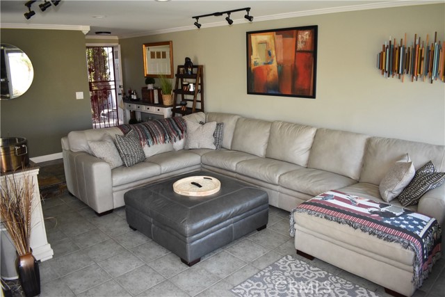 Detail Gallery Image 8 of 29 For 956 E Gladwick St, Carson,  CA 90746 - 4 Beds | 3 Baths