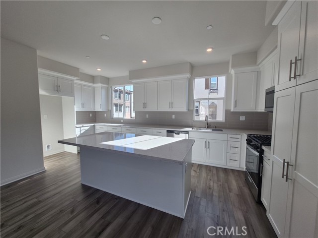 Detail Gallery Image 1 of 24 For 2137 Cumberland, Pomona,  CA 91766 - 4 Beds | 3/1 Baths