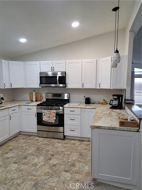 Detail Gallery Image 11 of 21 For 2498 Ayala Dr #136,  Rialto,  CA 92377 - 2 Beds | 2 Baths