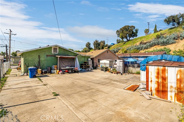 Detail Gallery Image 4 of 7 For 3923 Eagle St, Los Angeles,  CA 90063 - 4 Beds | 1 Baths