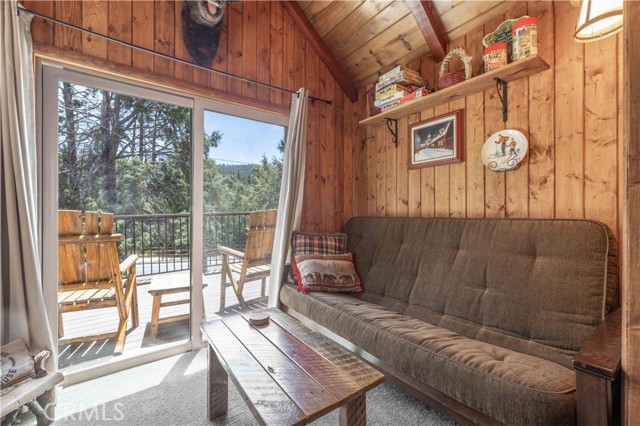 Detail Gallery Image 6 of 29 For 42730 Sonoma Dr, Big Bear Lake,  CA 92315 - 3 Beds | 3 Baths