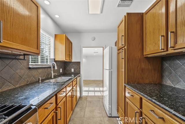Detail Gallery Image 9 of 28 For 8440 Oakdale Ave, Winnetka,  CA 91306 - 3 Beds | 1/1 Baths