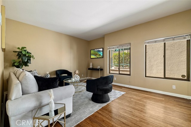 484 S Euclid Avenue, Pasadena CA: https://media.crmls.org/medias/02477c35-d94c-4333-b94e-6d7e685852f0.jpg