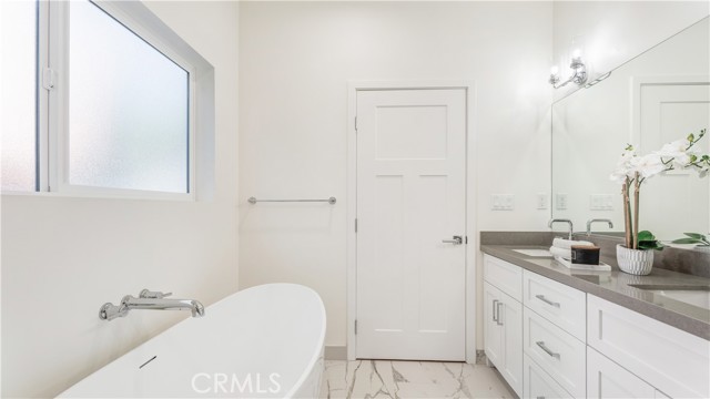 Detail Gallery Image 10 of 41 For 1819 Westholme Ave #1/2,  –,  CA 90025 - 3 Beds | 3/1 Baths