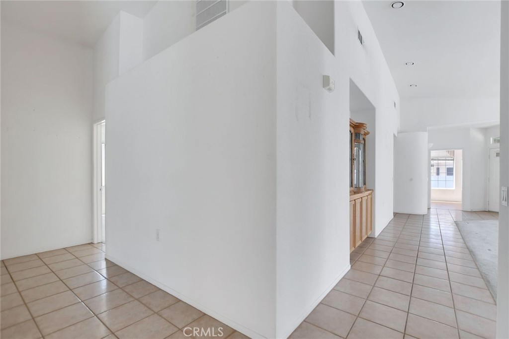 https://media.crmls.org/medias/0248d7d4-17b1-455e-9731-ed5ba744553a.jpg?preset=X-Large