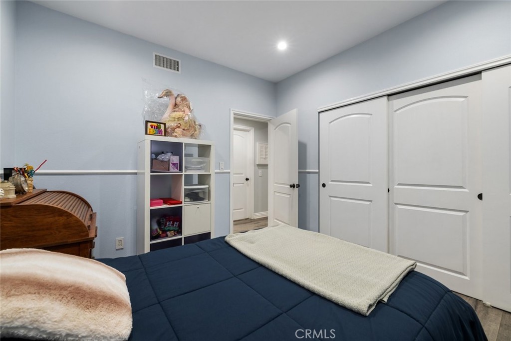 https://media.crmls.org/medias/0249233e-8526-4418-a914-11f9aac42753.jpg?preset=X-Large