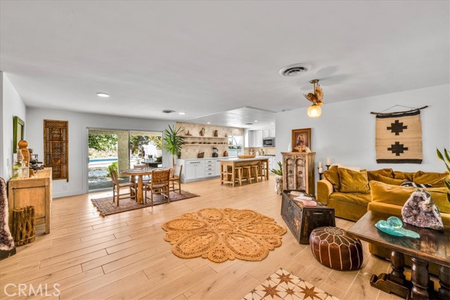 9124 Joshua Lane, Yucca Valley CA: https://media.crmls.org/medias/024ab9c7-3966-4470-9801-c215a242a3ef.jpg