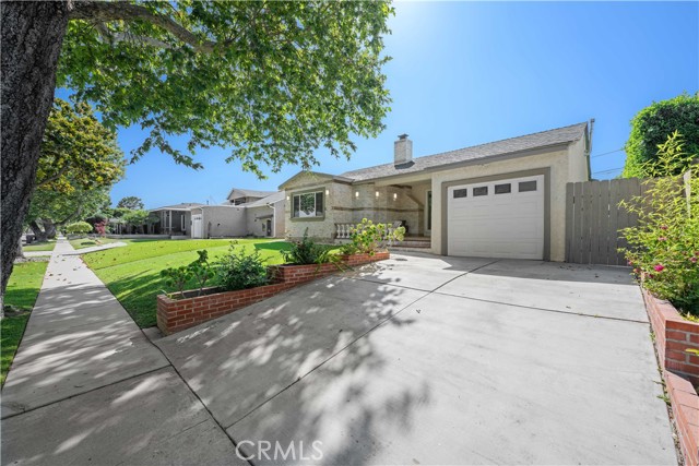 Detail Gallery Image 2 of 22 For 3333 N Los Coyotes Diagonal, Long Beach,  CA 90808 - 3 Beds | 3 Baths