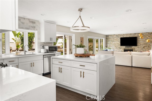 Detail Gallery Image 20 of 75 For 342 S Silverbrook Dr., Anaheim Hills,  CA 92807 - 5 Beds | 4 Baths