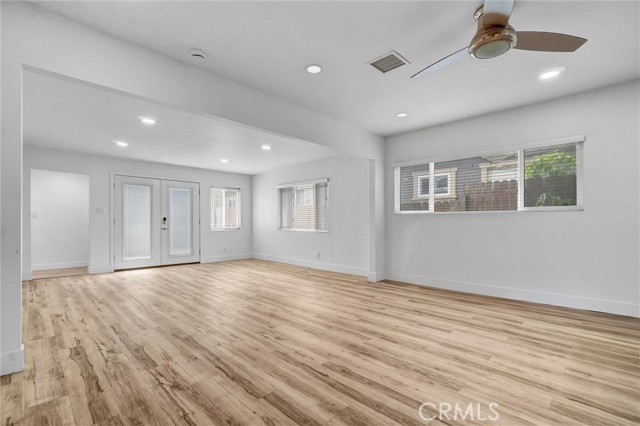 2321 Locust Avenue, Long Beach CA: https://media.crmls.org/medias/024d0191-223d-47e0-8d29-7db344c1cdd8.jpg