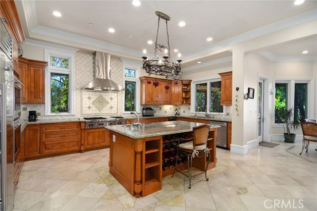 Detail Gallery Image 18 of 73 For 18933 La Montana Pl, Tarzana,  CA 91356 - 7 Beds | 6/1 Baths