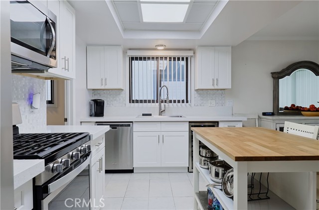 Detail Gallery Image 2 of 17 For 212 E Imperial Ave a,  El Segundo,  CA 90245 - 3 Beds | 2 Baths