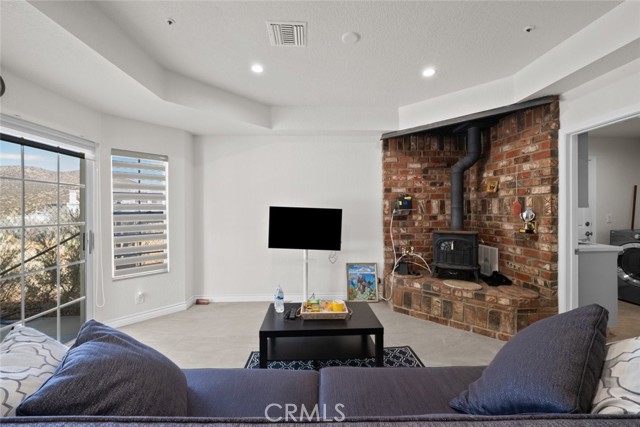 Detail Gallery Image 7 of 41 For 31373 Angeles Forest, Palmdale,  CA 93550 - 4 Beds | 3 Baths