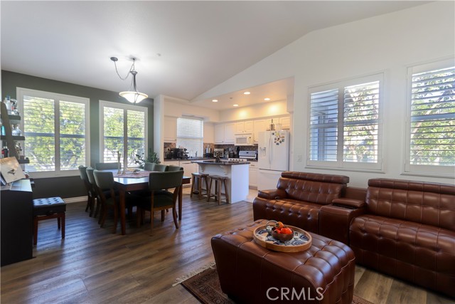Detail Gallery Image 3 of 20 For 2212 Crescent Oak, Irvine,  CA 92618 - 2 Beds | 2 Baths