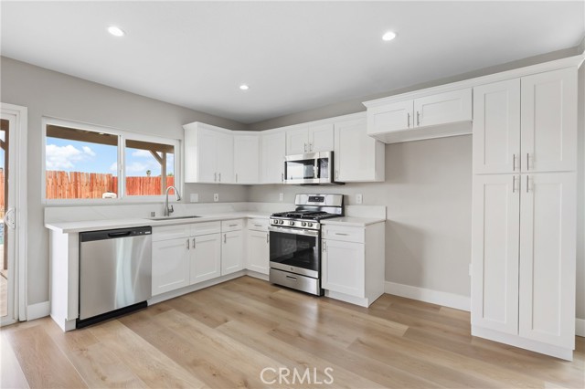 Detail Gallery Image 1 of 30 For 44014 Raysack Ave, Lancaster,  CA 93535 - 4 Beds | 2 Baths