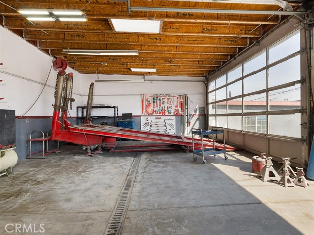 Image 23 of 41 For 713 El Segundo Boulevard