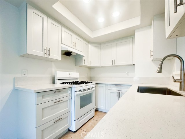 17081 Green Lane, Huntington Beach CA: https://media.crmls.org/medias/02507828-8f5e-4ba1-893c-7d4f2a2d6db3.jpg