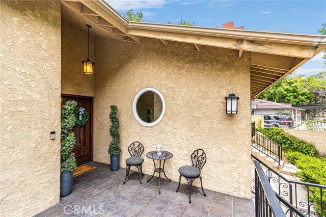 Detail Gallery Image 4 of 45 For 2411 E Chevy Chase Dr, Glendale,  CA 91206 - 4 Beds | 3 Baths