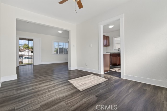 Detail Gallery Image 12 of 38 For 1300 W 90th St, Los Angeles,  CA 90044 - 6 Beds | 3 Baths