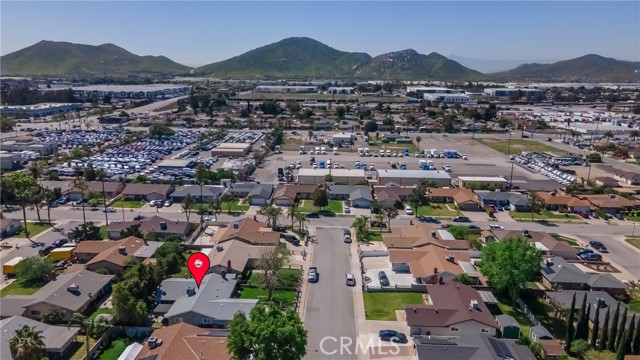 9945 Date Street, Fontana CA: https://media.crmls.org/medias/0251a7a5-6393-4ad7-a756-087ce2235223.jpg