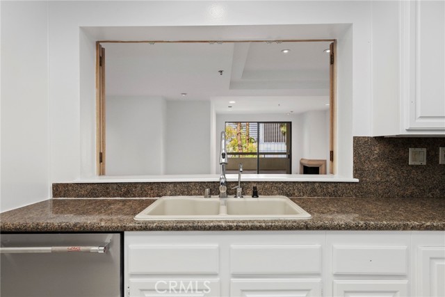2122 Century Park Lane, Los Angeles CA: https://media.crmls.org/medias/0251cba6-ae99-4570-9dce-10dfcdf94f29.jpg